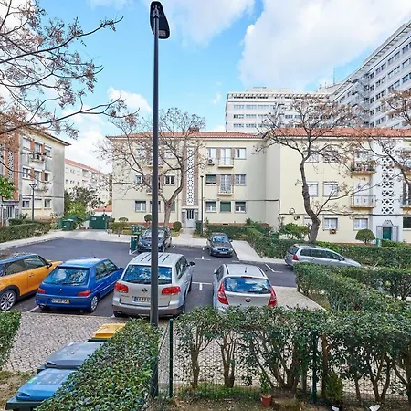 Lägenhet Haven - By The Metro With Ac Lisboa